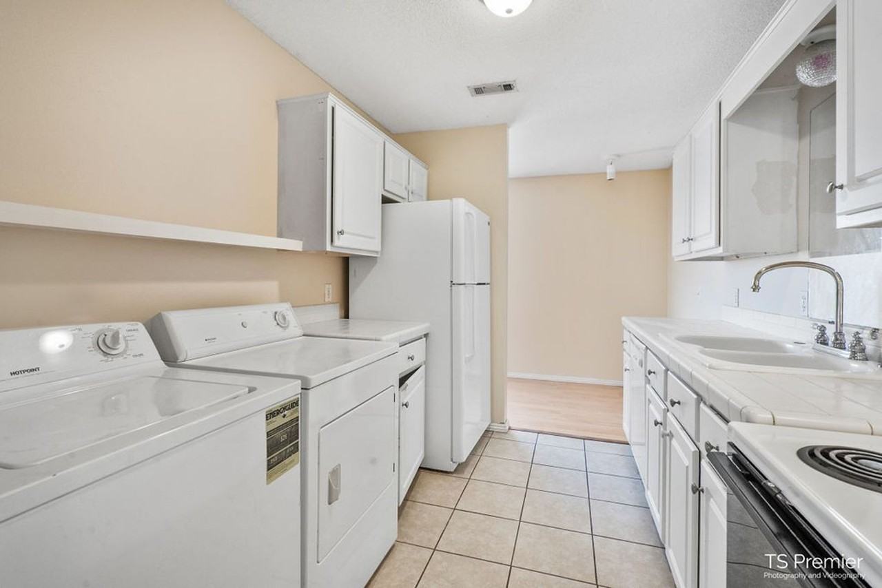 950 Lindell Ave - Photo 3 of 6