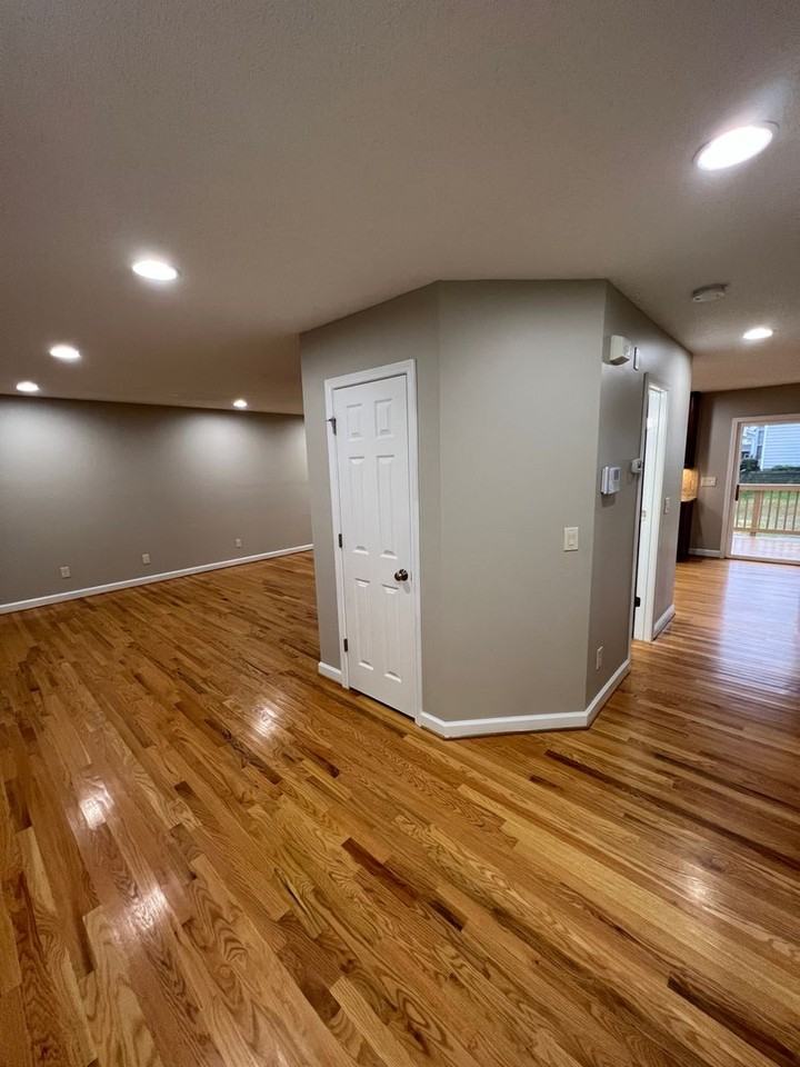 6893 Fenwick Dr - Photo 3 of 24