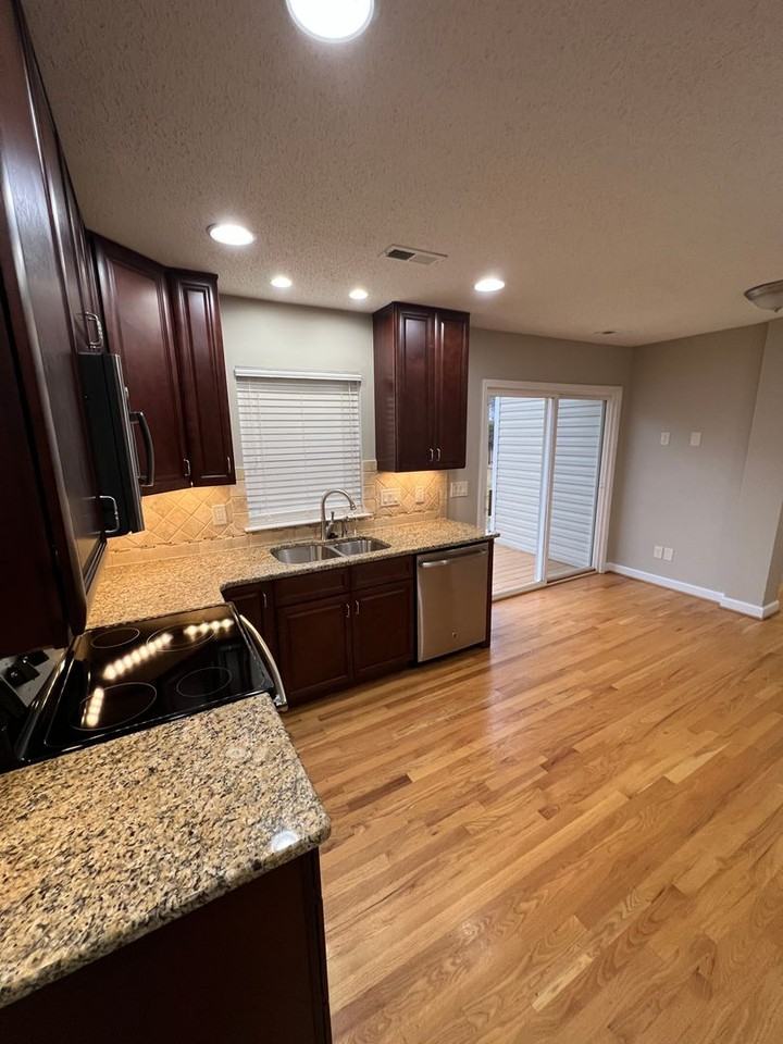 6893 Fenwick Dr - Photo 5 of 24
