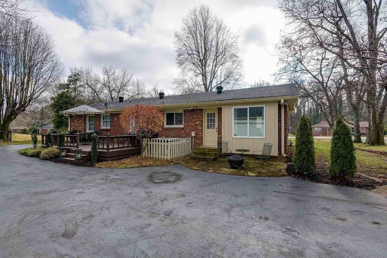 384 Barrywood Dr - Photo 2 of 12