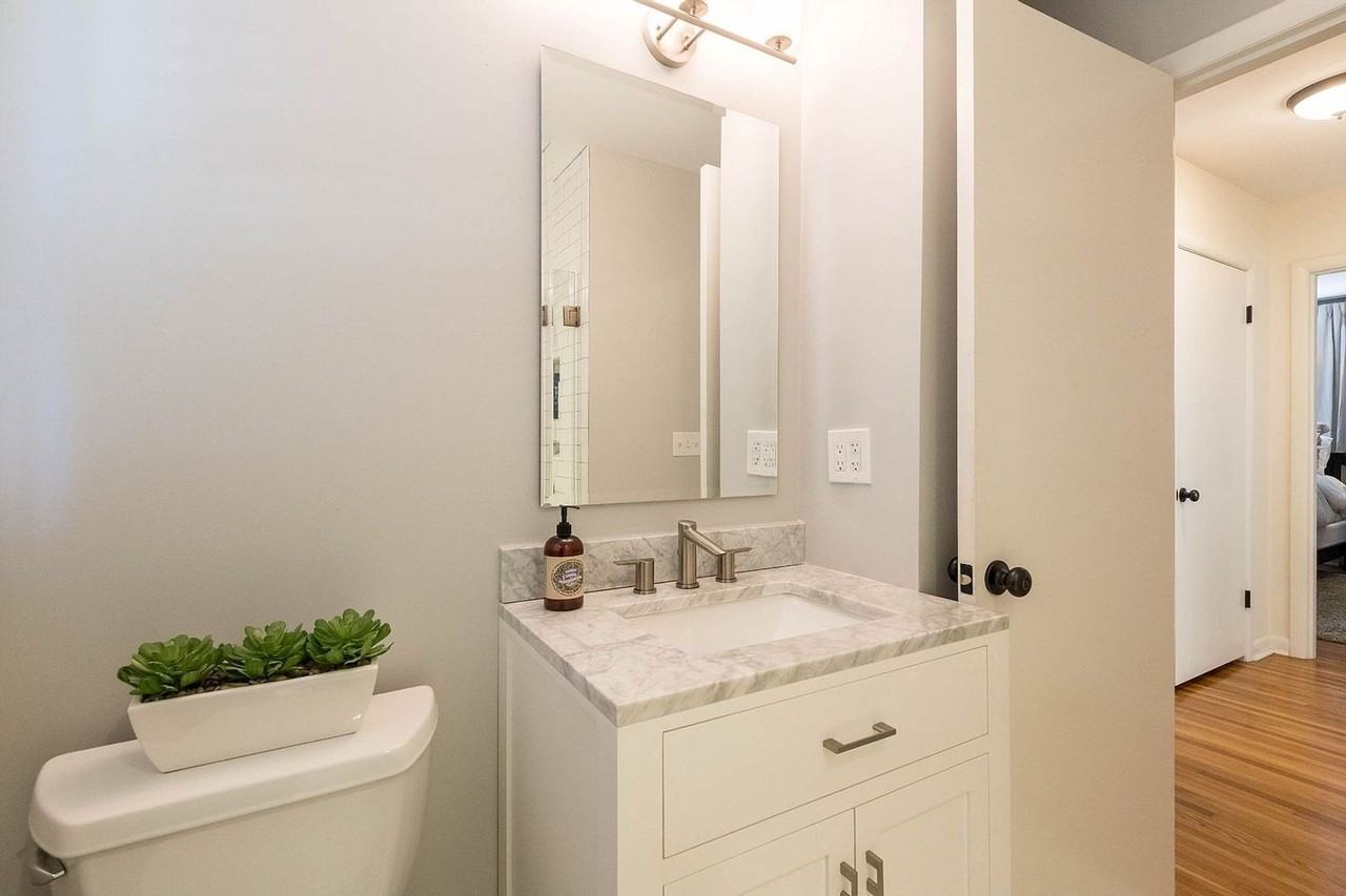 384 Barrywood Dr - Photo 5 of 12