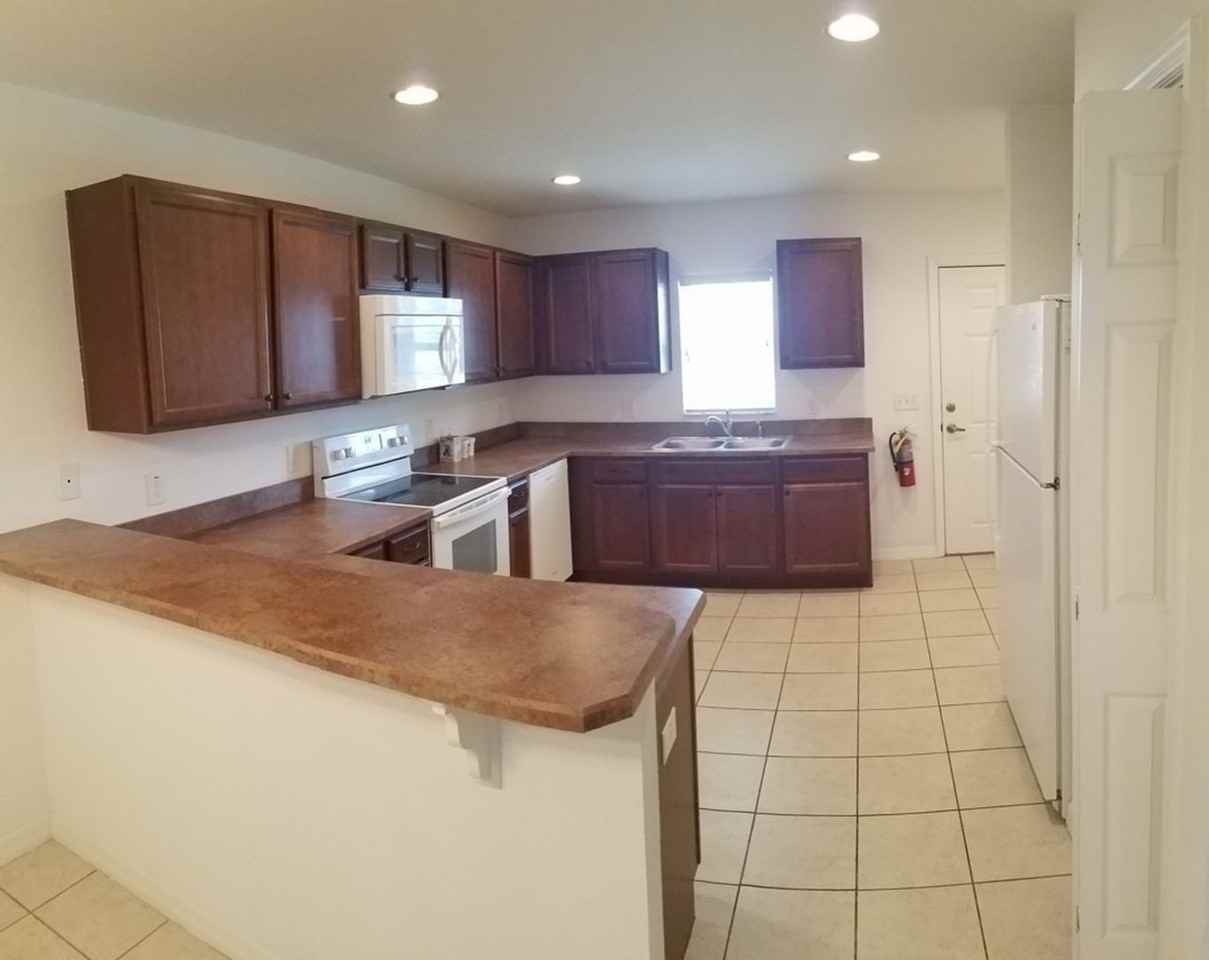 10588 Se 67th Ct - Photo 3 of 8