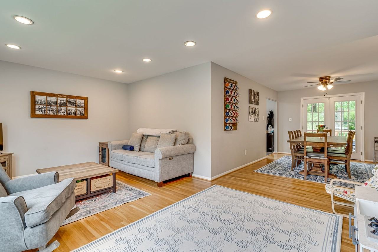 8307 Carrleigh Pkwy - Photo 4 of 38