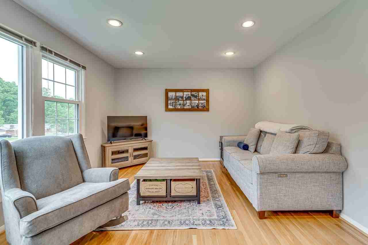8307 Carrleigh Pkwy - Photo 5 of 38