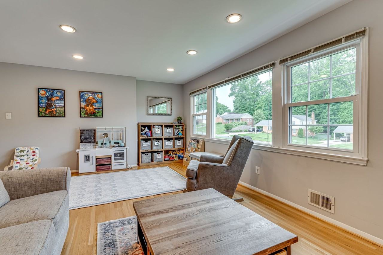 8307 Carrleigh Pkwy - Photo 6 of 38