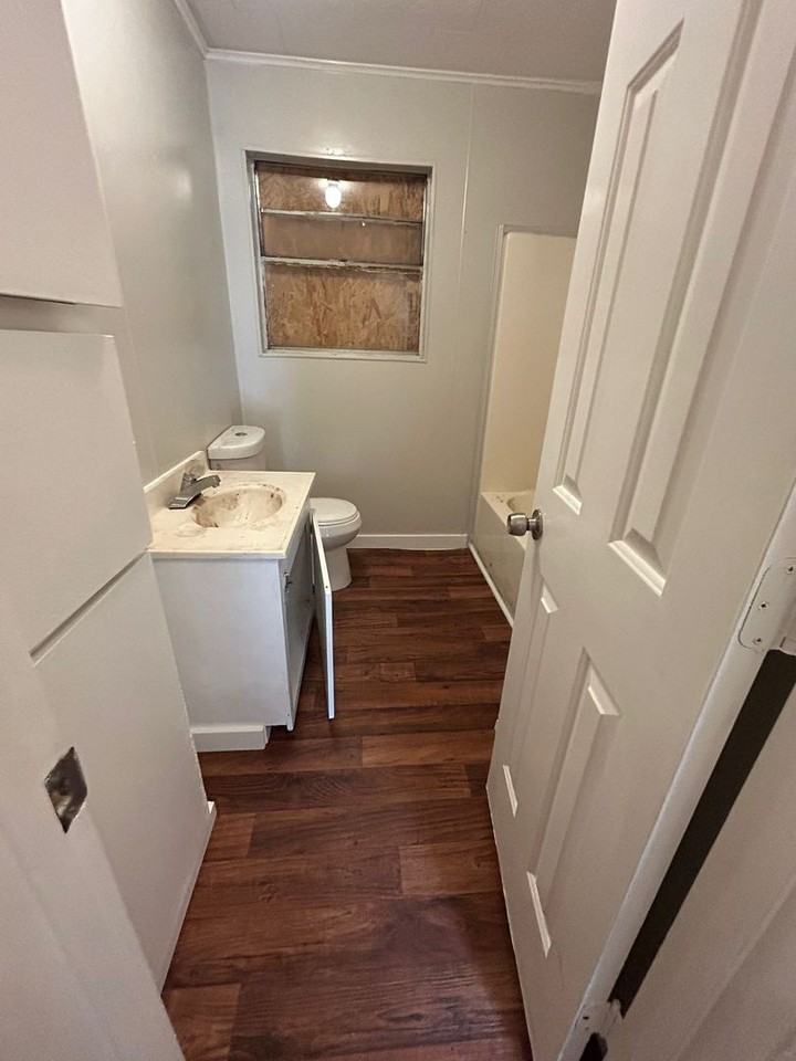 2318 Pacific St - Photo 7 of 9