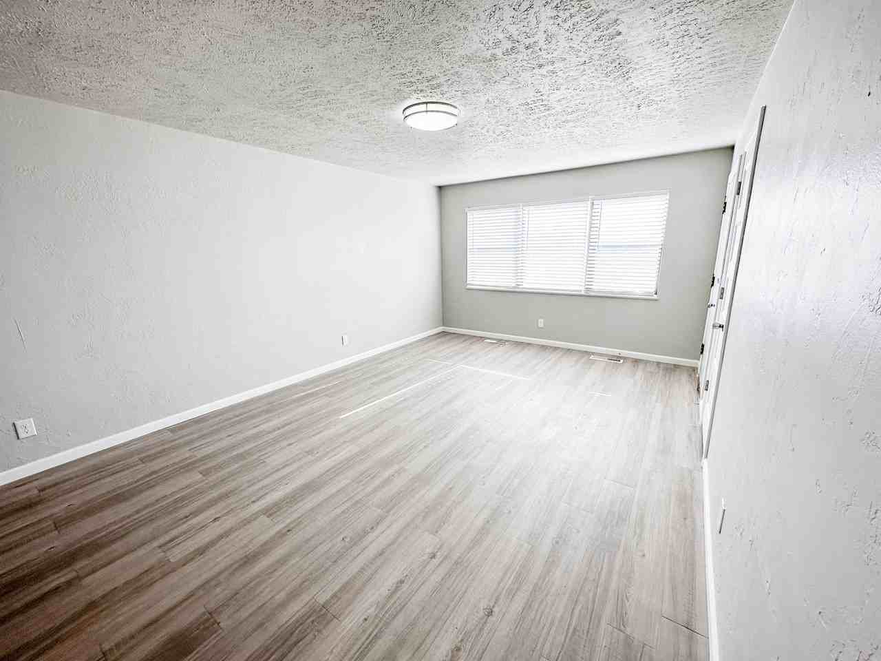 835 Marilyn St - Photo 3 of 16