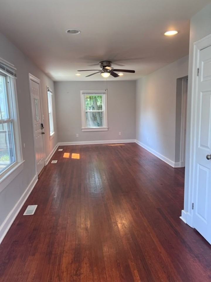 205 Douglas Ave Apt A - Photo 5 of 9