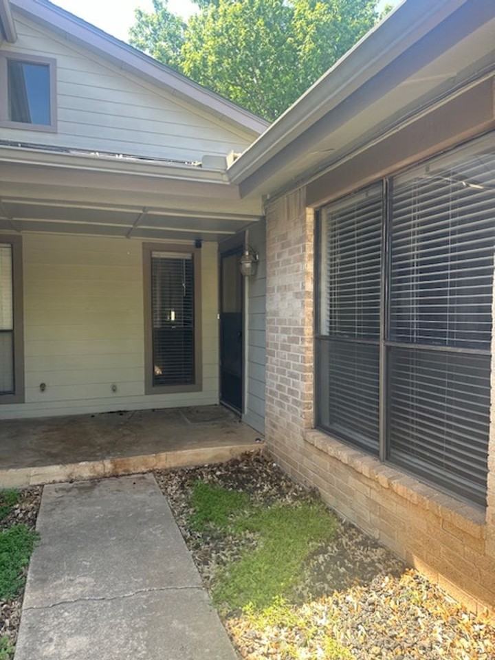 10411 White Oak Canyon Rd - Photo 2 of 13