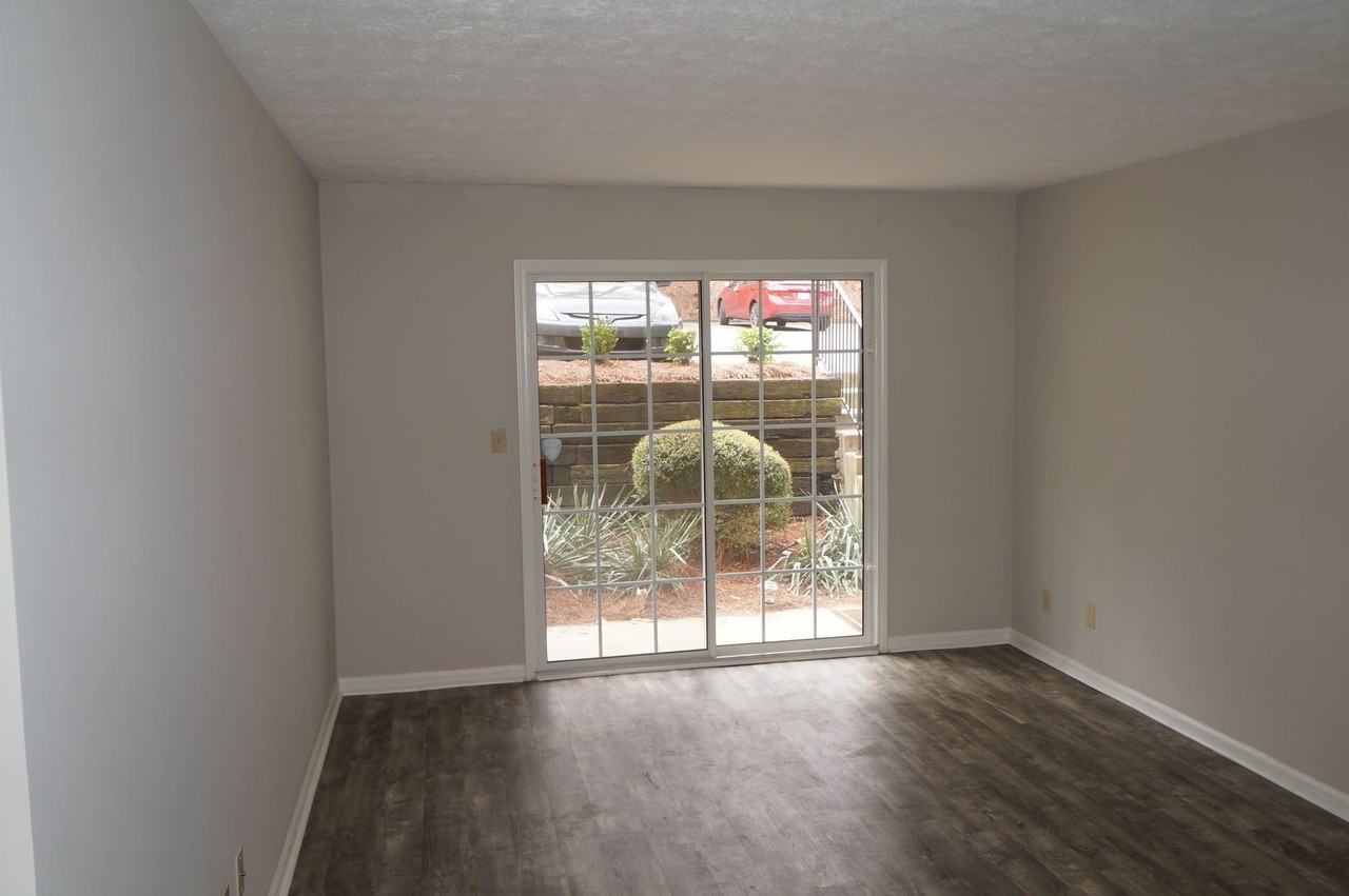 3005 Seven Pines Ln - Photo 3 of 10