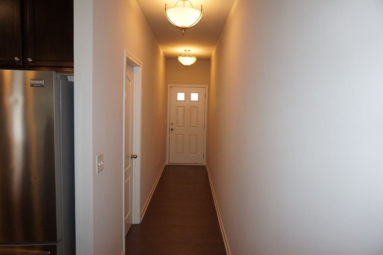180 Townview Dr - Photo 2 of 22