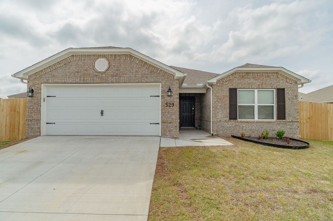 529 Woodcreek Loop - Photo 2 of 20