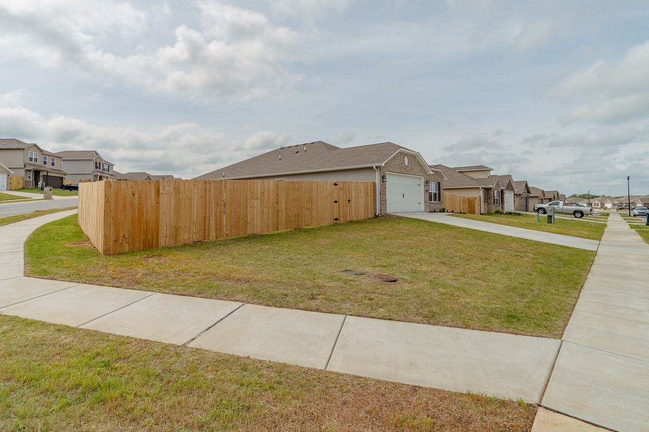 529 Woodcreek Loop - Photo 3 of 20