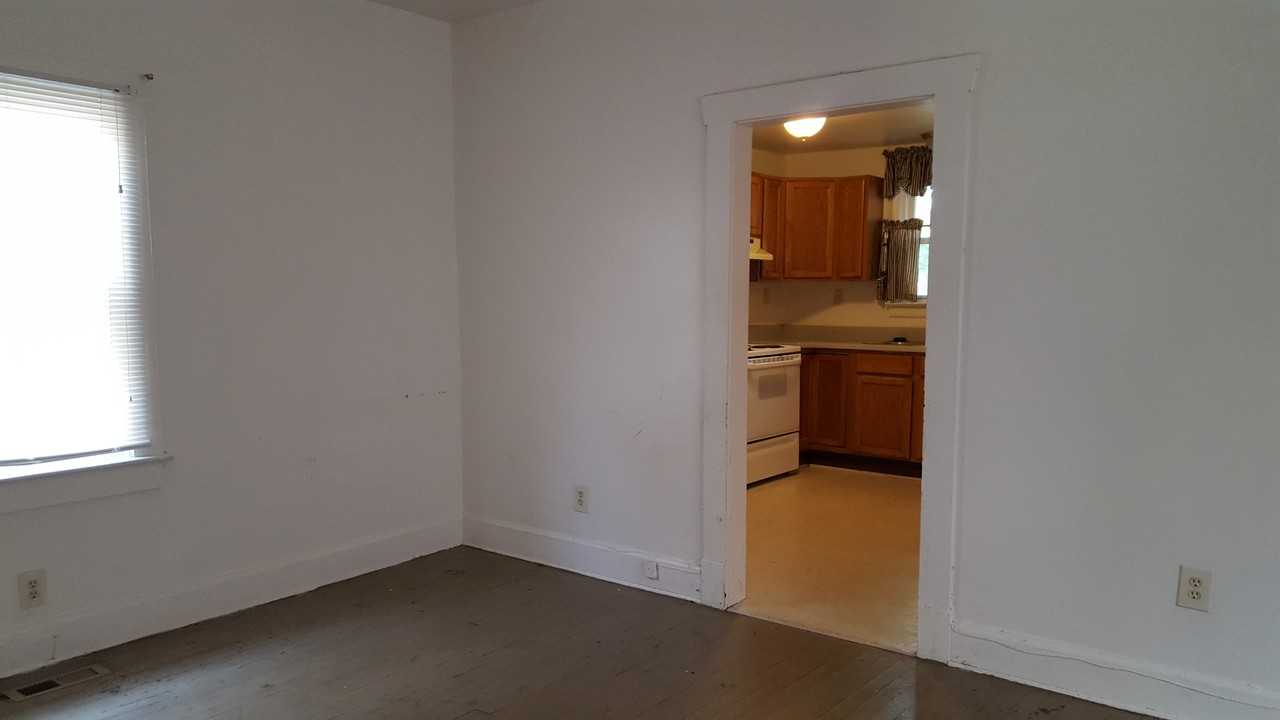 1305 W 42nd St - Photo 2 of 17