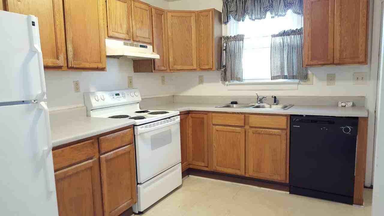 1305 W 42nd St - Photo 3 of 17