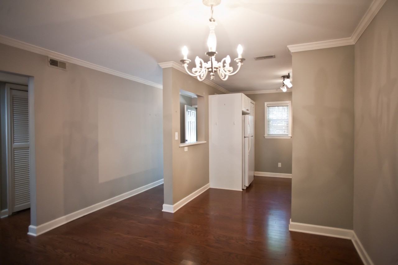 1513 E Franklin St Apt 137d - Photo 2 of 7