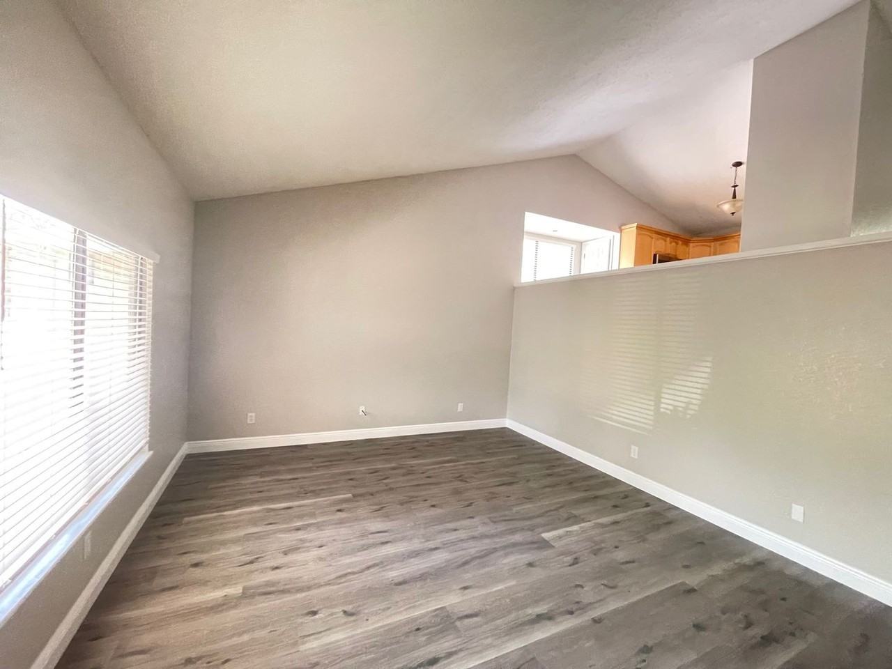 545 Lake Ave - Photo 2 of 21