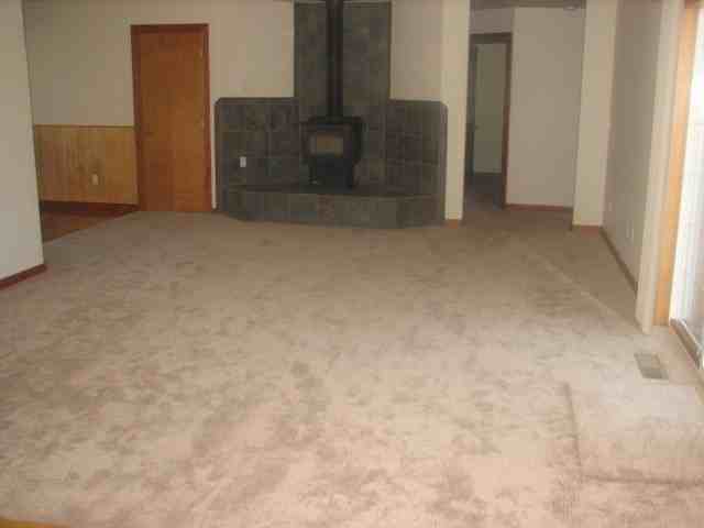 302 Se Idlewood St - Photo 2 of 13