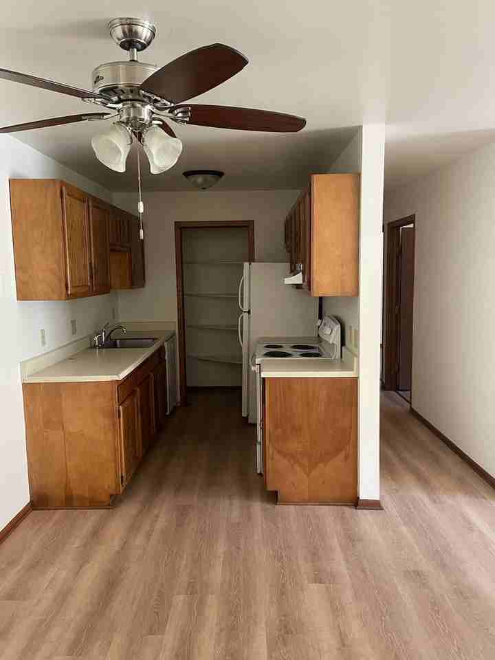 832 Weslyn Ct - Photo 7 of 8