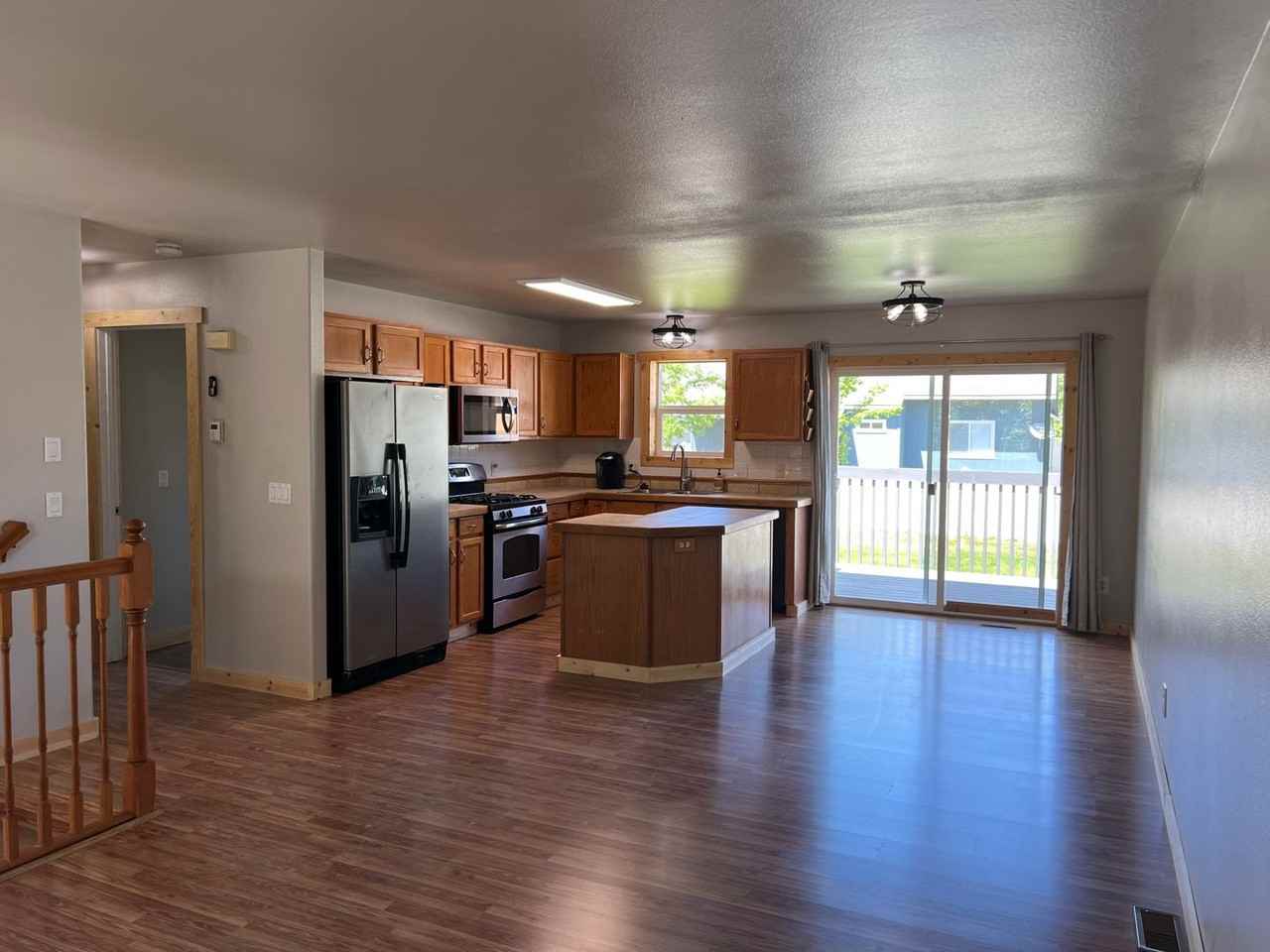 2057 W Hampson Ave - Photo 2 of 20