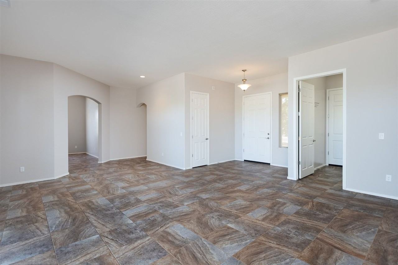 4077 N Aberdeen Ave - Photo 4 of 50