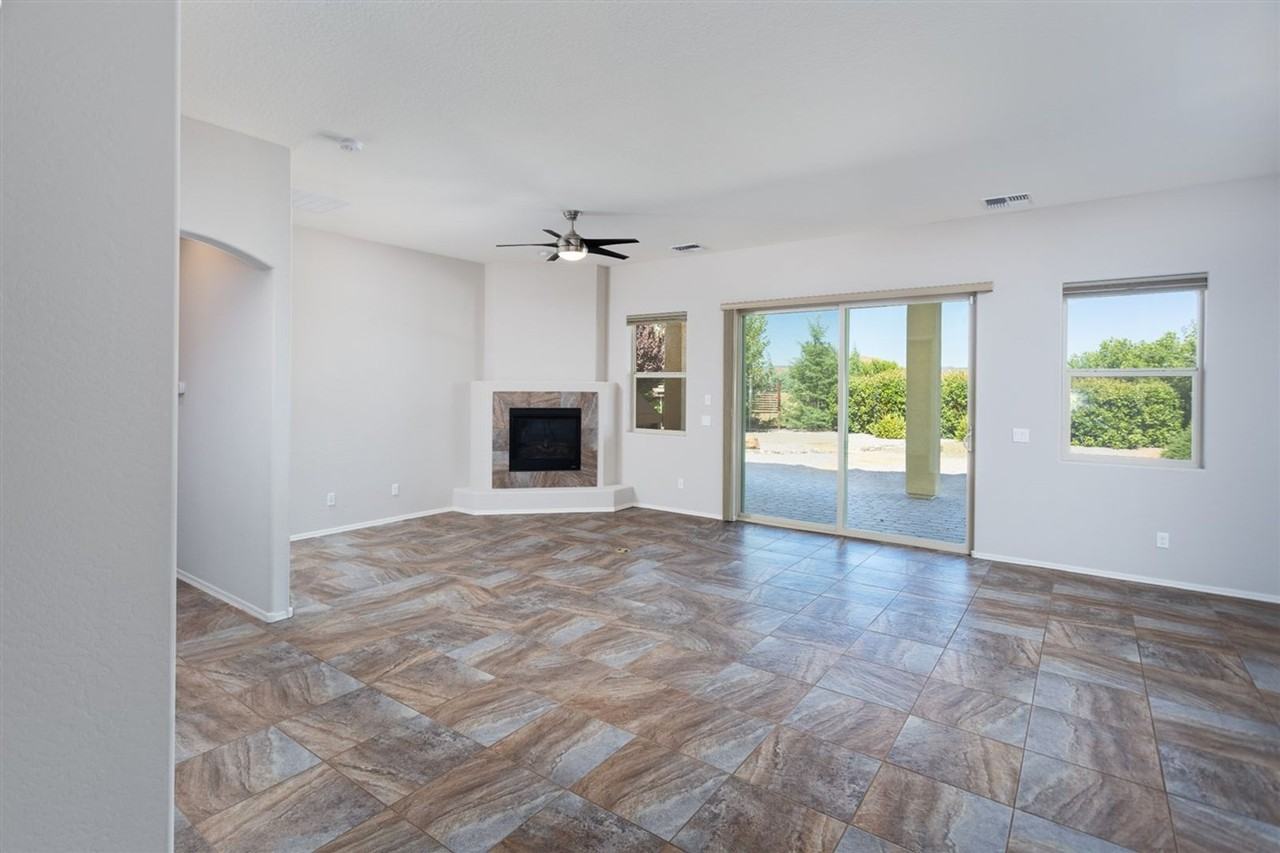 4077 N Aberdeen Ave - Photo 6 of 50