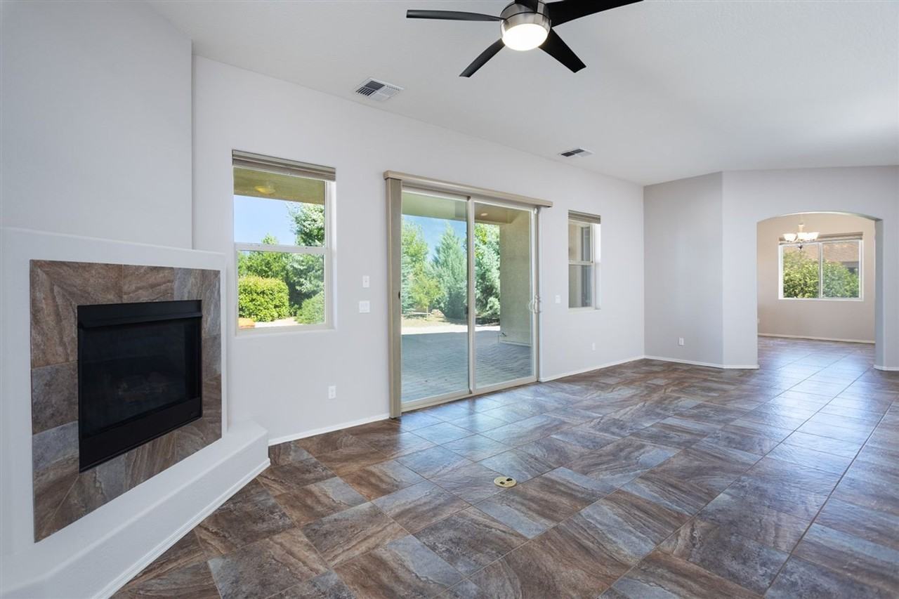 4077 N Aberdeen Ave - Photo 7 of 50