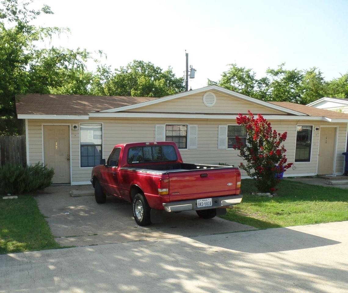 917 - 919 S 13th St - Photo 2 of 8