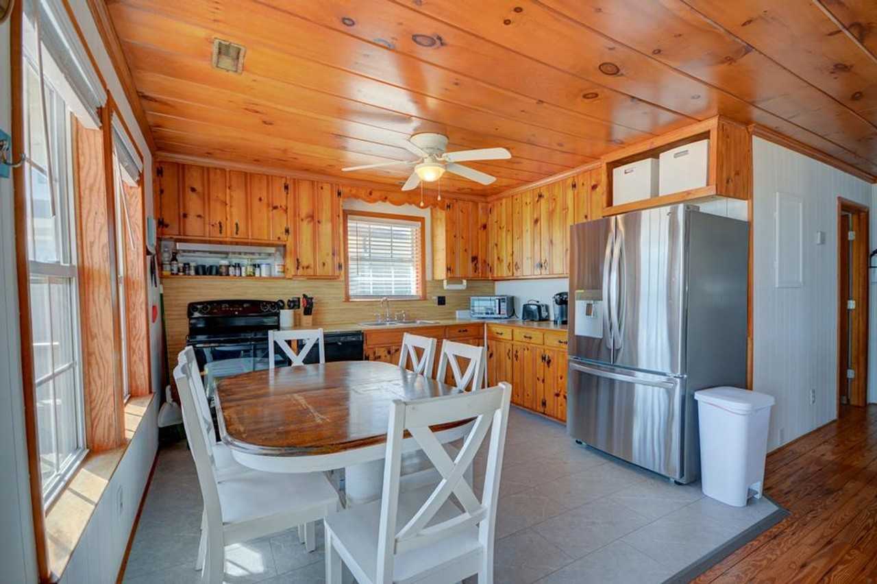 1108 N Shore Dr - Photo 6 of 18