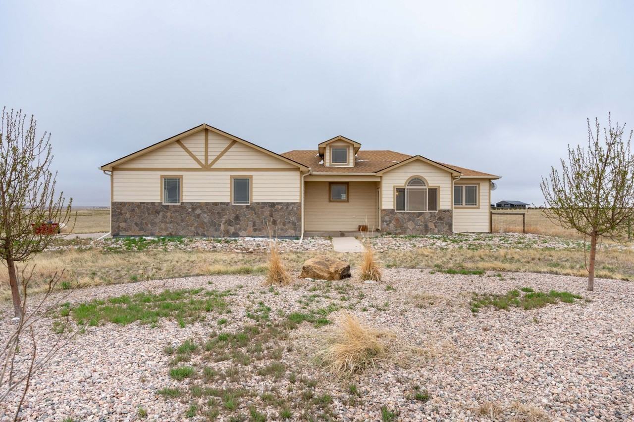 858 Arena Ln - Photo 3 of 21