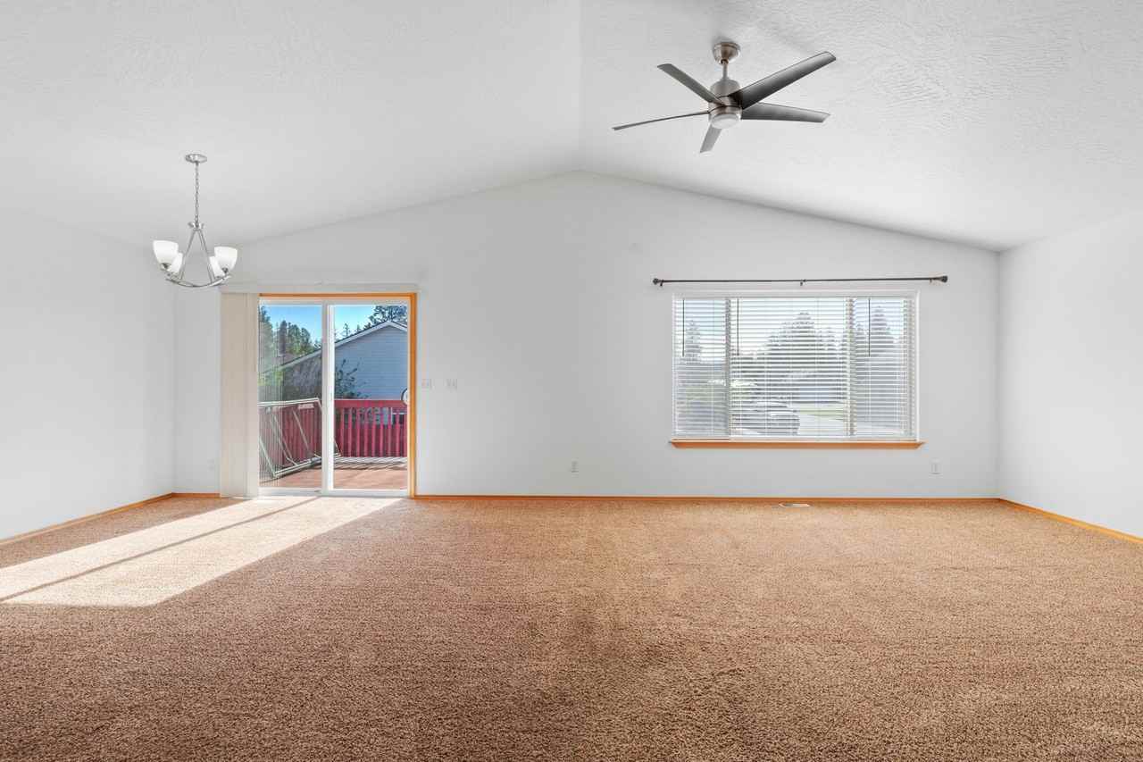 3303 Meadow Glen Ln - Photo 6 of 30