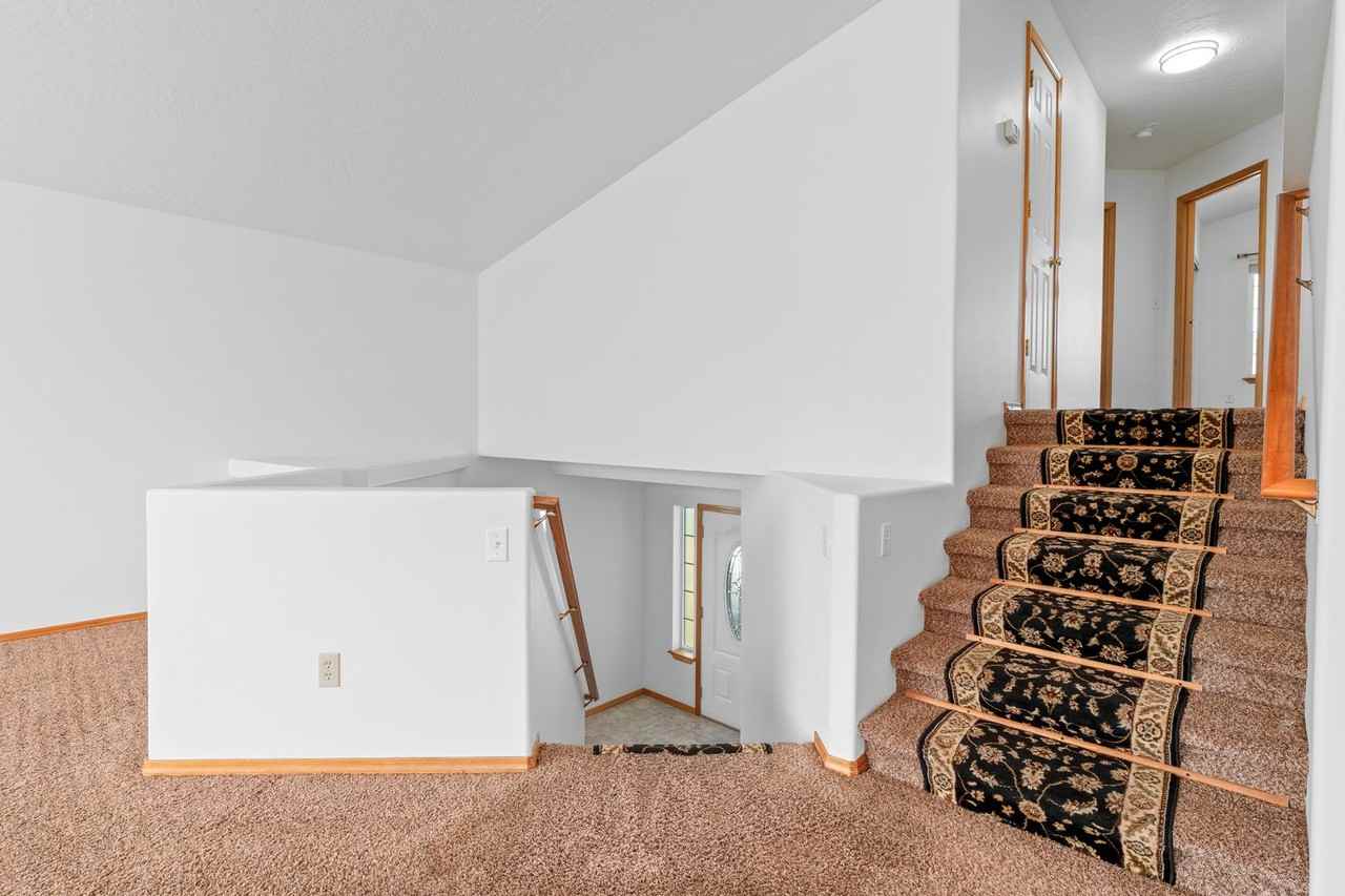 3303 Meadow Glen Ln - Photo 7 of 30