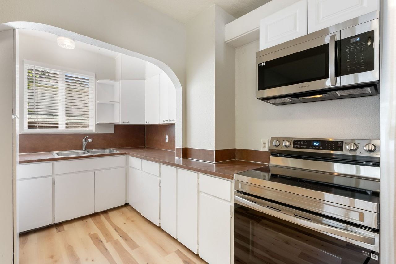 6405 Se 144th Ln - Photo 2 of 42