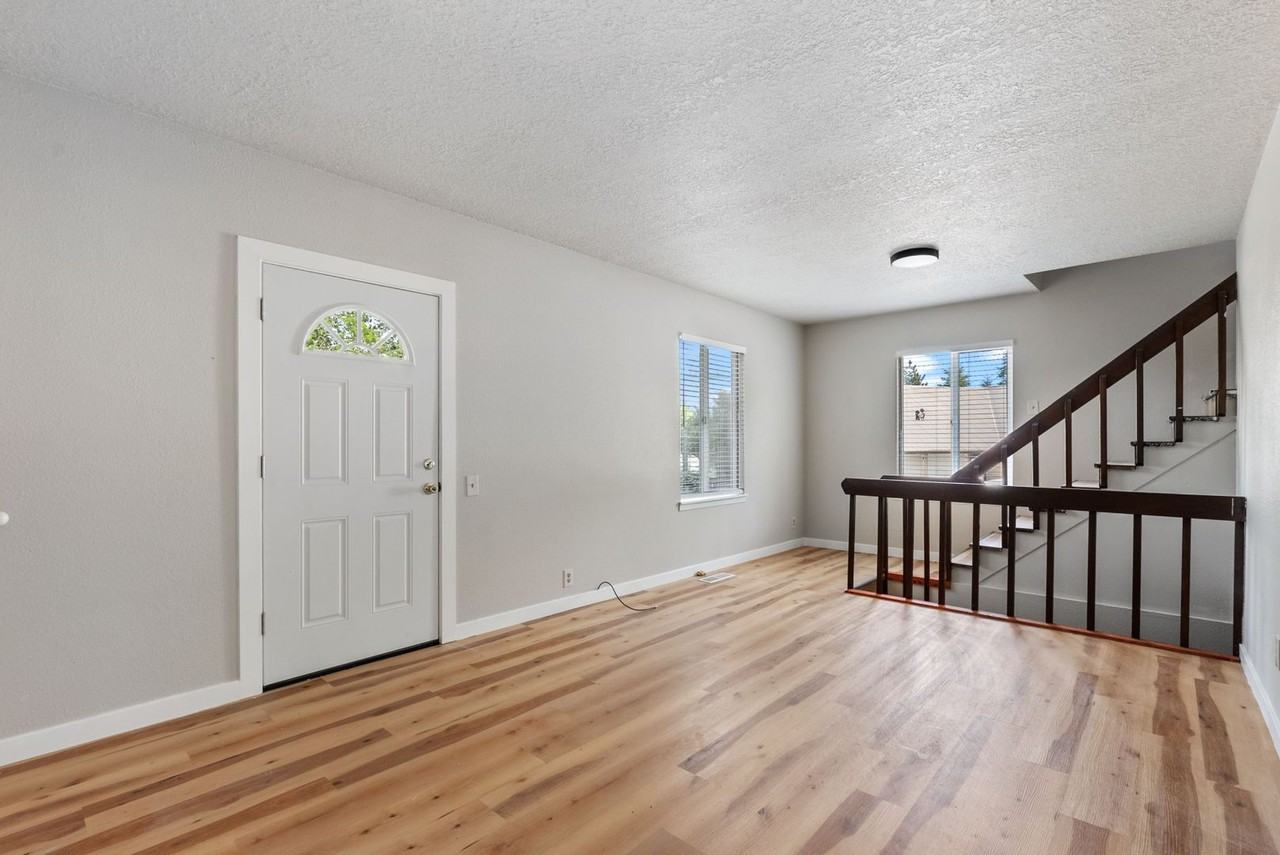 6405 Se 144th Ln - Photo 3 of 42