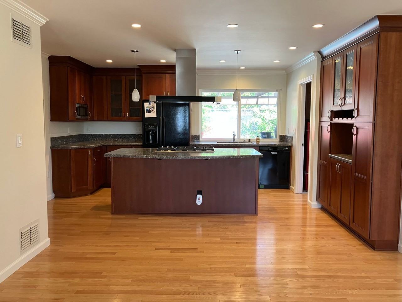 4042 Normandale Dr - Photo 3 of 20