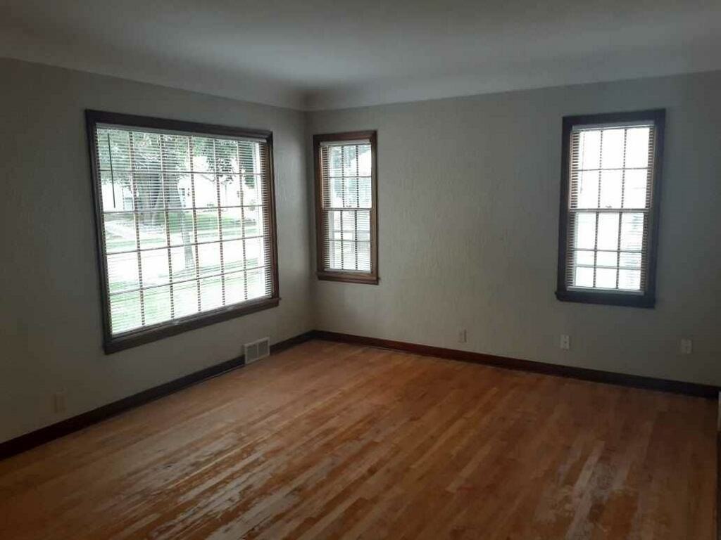3419 Grimes Ave N - Photo 5 of 13