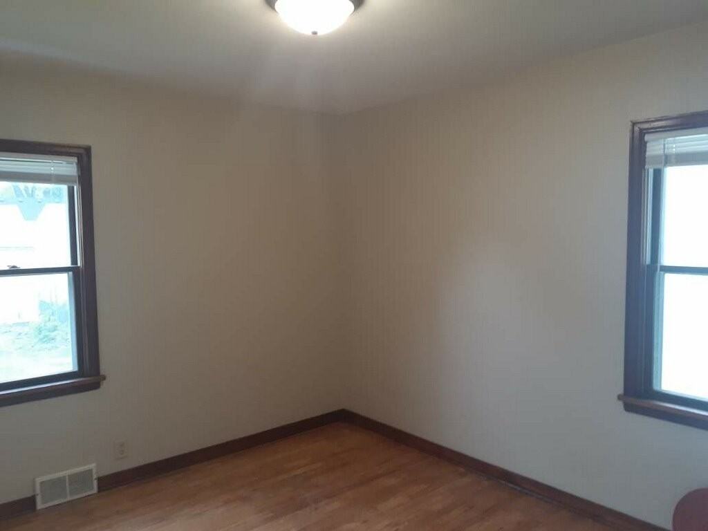 3419 Grimes Ave N - Photo 7 of 13