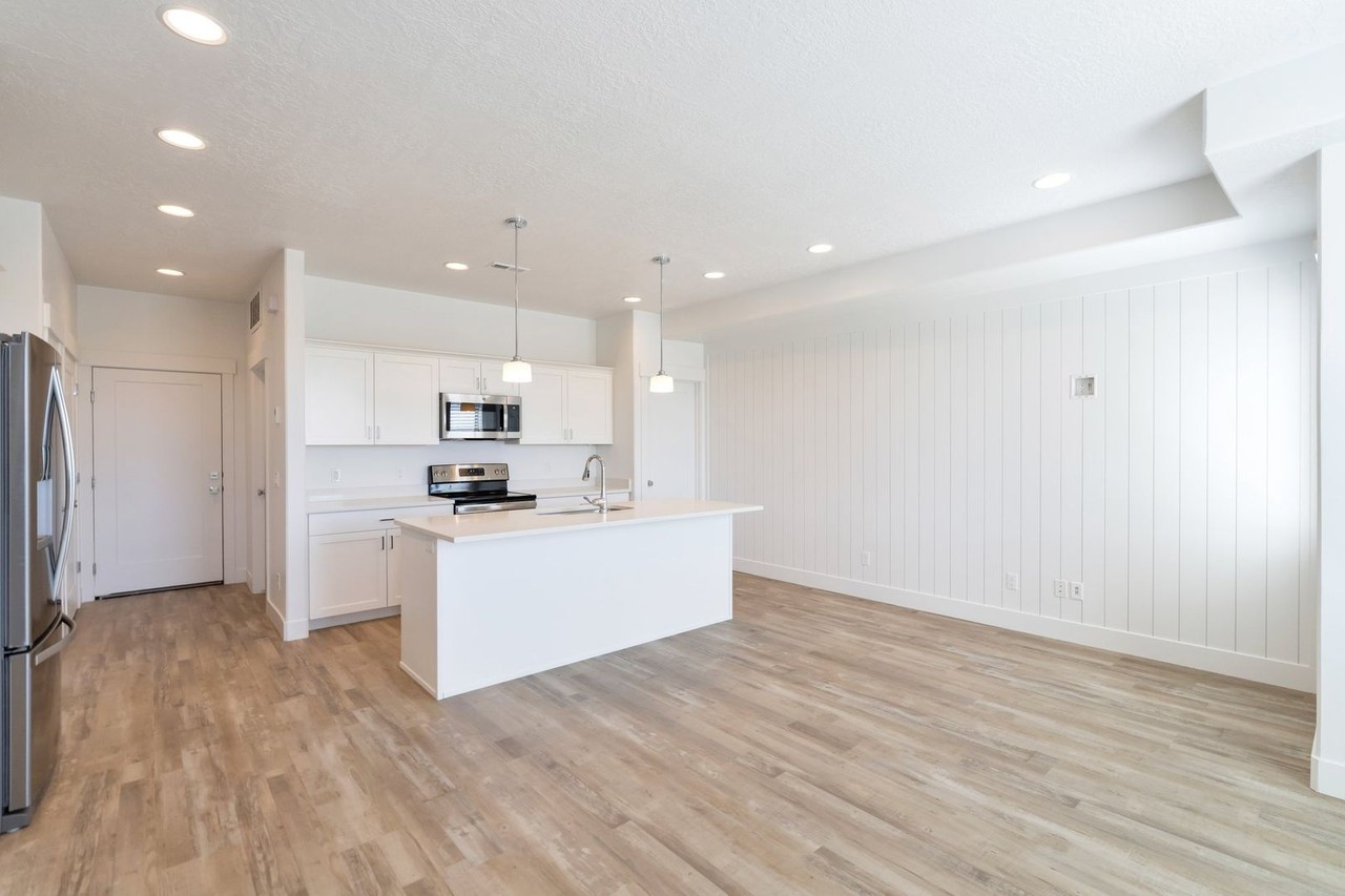 2881 S Bluff Rd #E - Photo 6 of 15