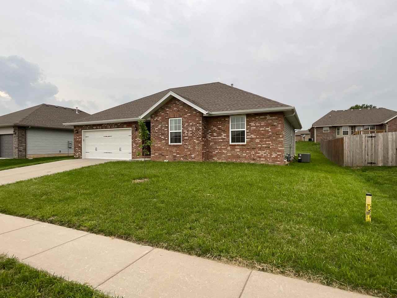 1323 S Marseilles Ave - Photo 2 of 34