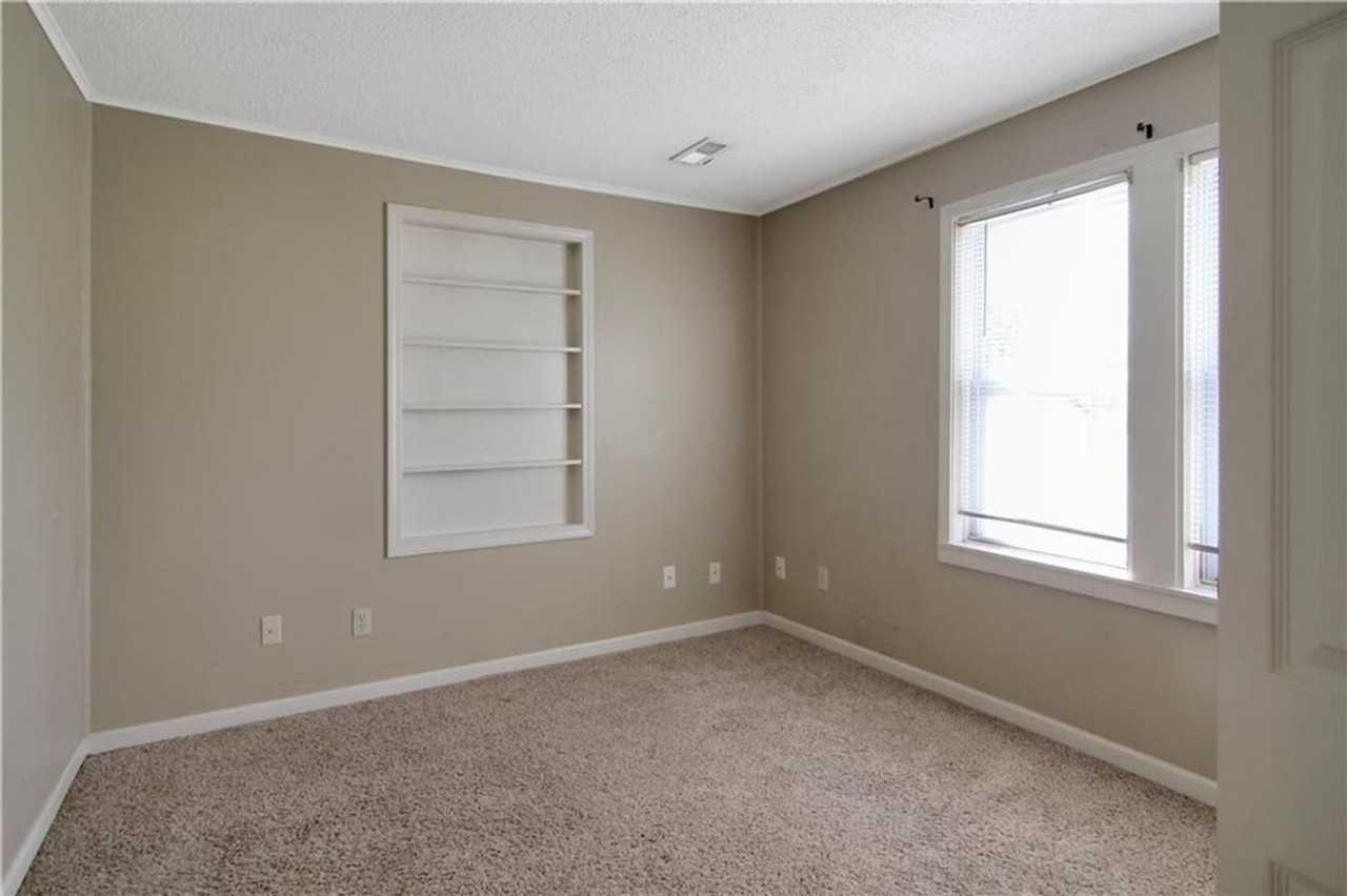 6411 Ravena Rd - Photo 3 of 10