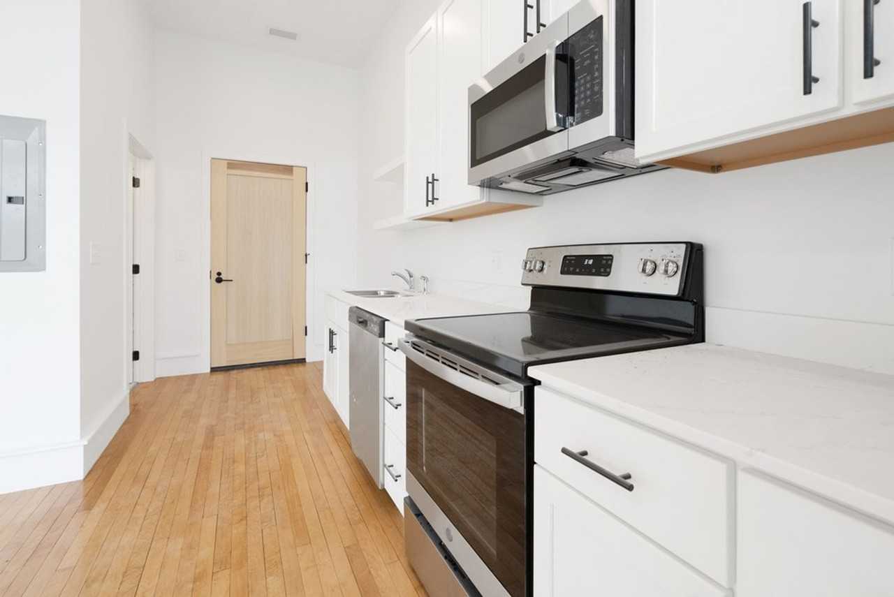 Palace Apartments - Photo 7 of 36