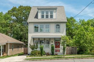 910 N Elizabeth St - Photo 1 of 1