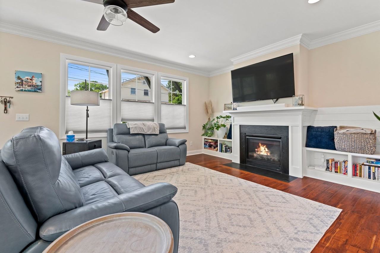 910 N Elizabeth St - Photo 4 of 24