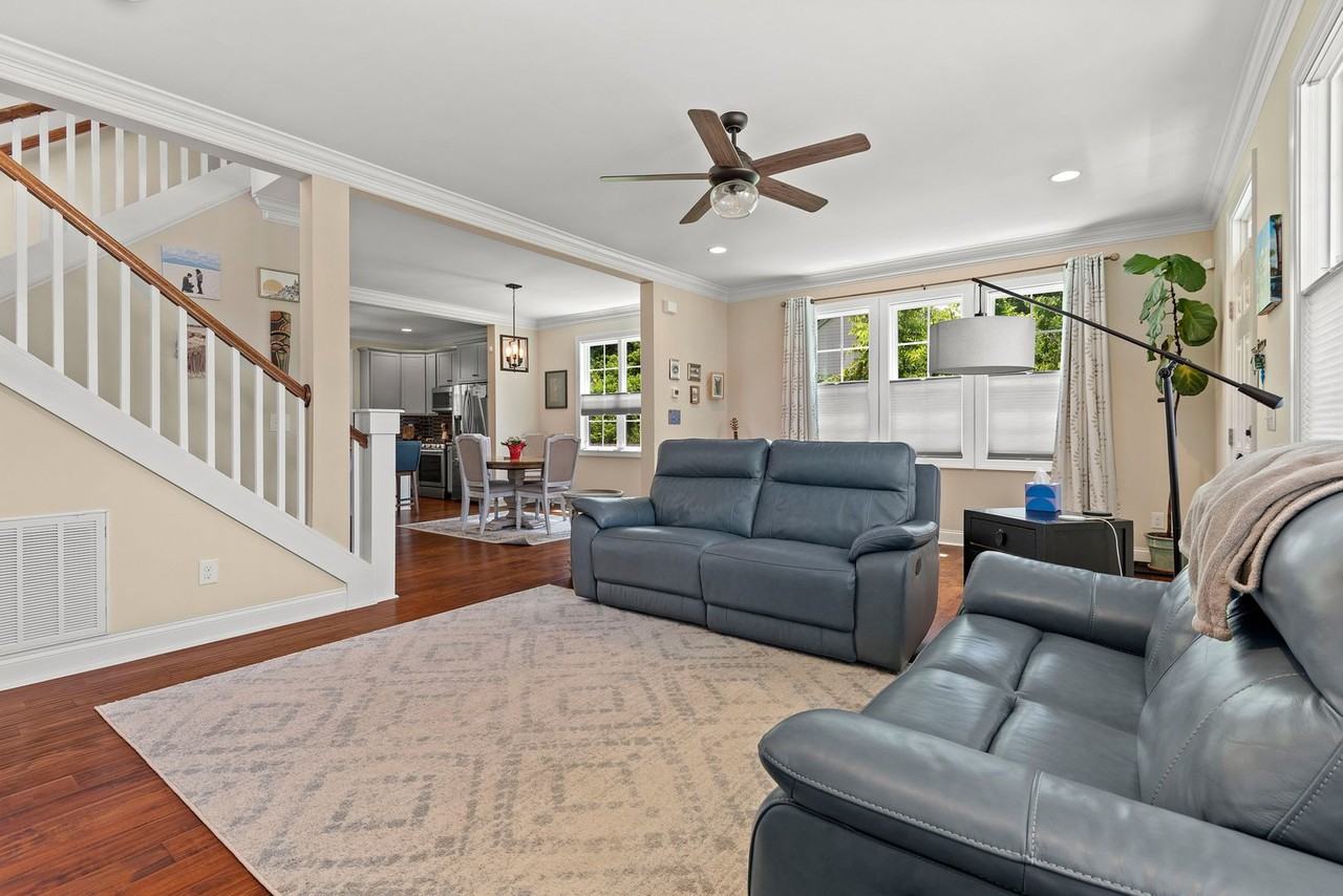 910 N Elizabeth St - Photo 5 of 24
