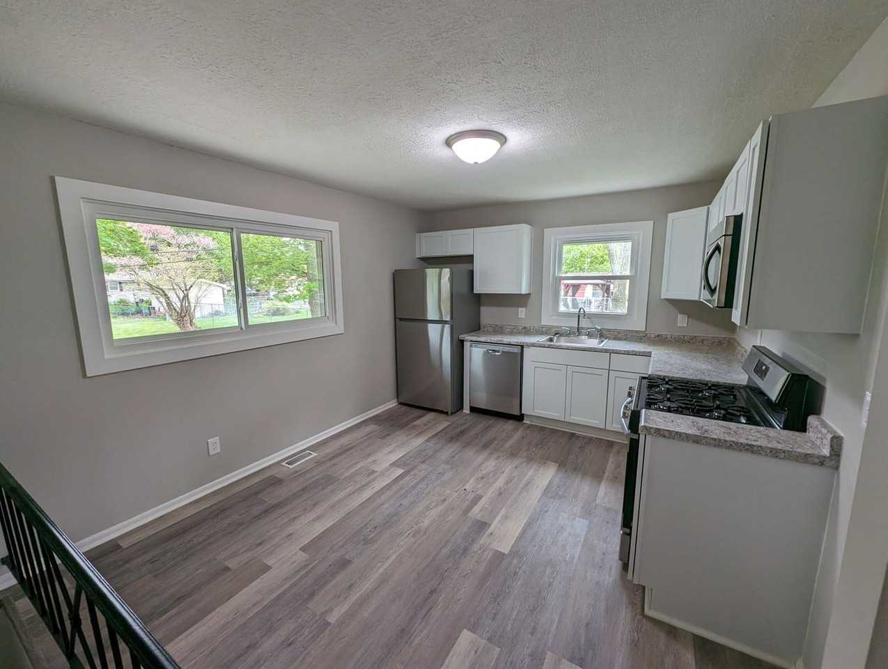 5423 Tulip Ave - Photo 2 of 10