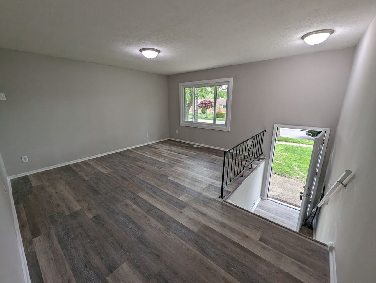 5423 Tulip Ave - Photo 4 of 10