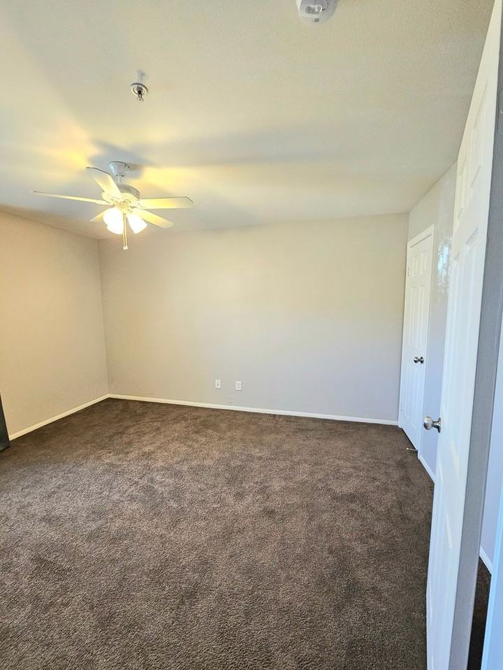 7389 Kellogg Ave - Photo 6 of 13
