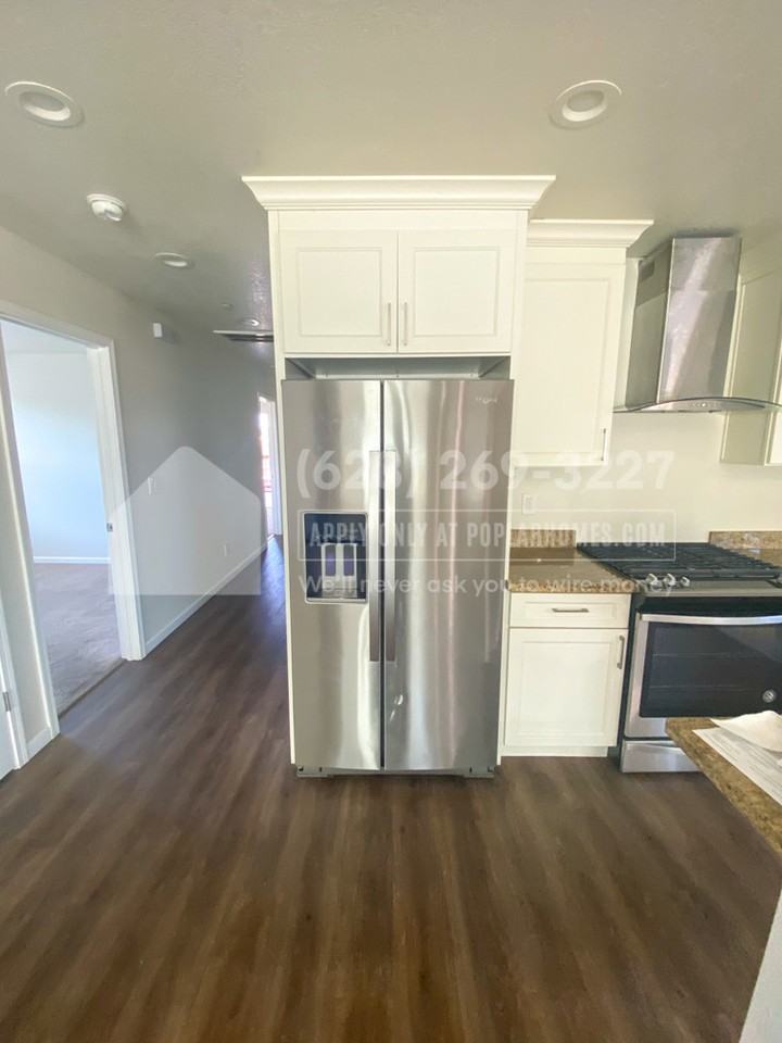 452 S 28th St - Photo 3 of 28