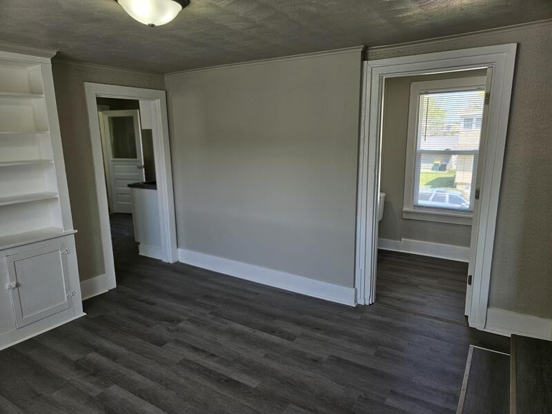 526 Newbury St - Photo 4 of 17