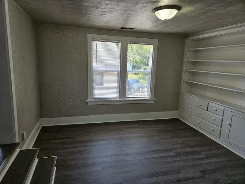 526 Newbury St - Photo 5 of 17